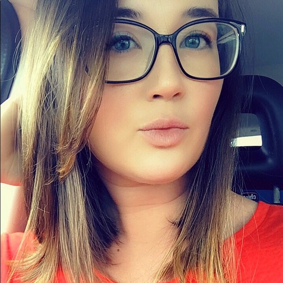 Meet your Posher, Danielle - Picture 1 of 1